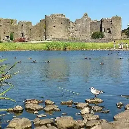 Private Bedroom. Athlone And Nearby Apartment