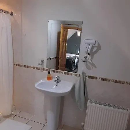 Private Bedroom. Athlone And Nearby *