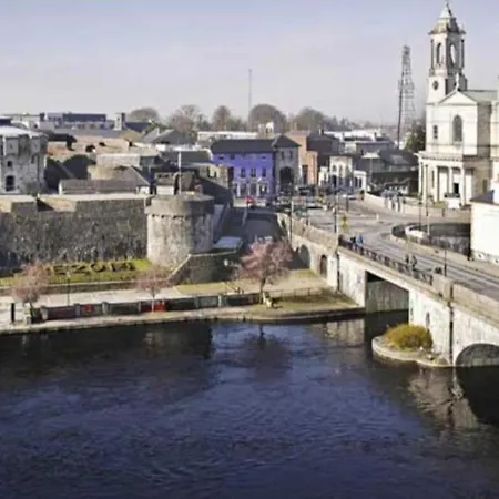Apartment Private Bedroom. Athlone And Nearby *